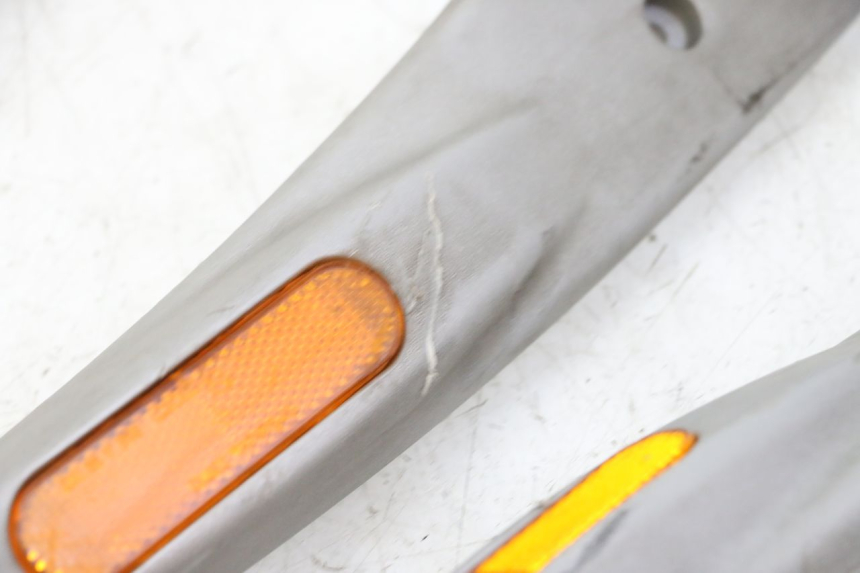 photo de OSŁONA BOCZNA RAMY PIAGGIO LIBERTY 125 (1998 - 2008) - Punkty mocowania