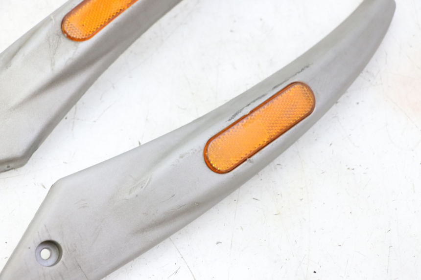 photo de OSŁONA BOCZNA RAMY PIAGGIO LIBERTY 125 (1998 - 2008) - Oznaczenia i referencje