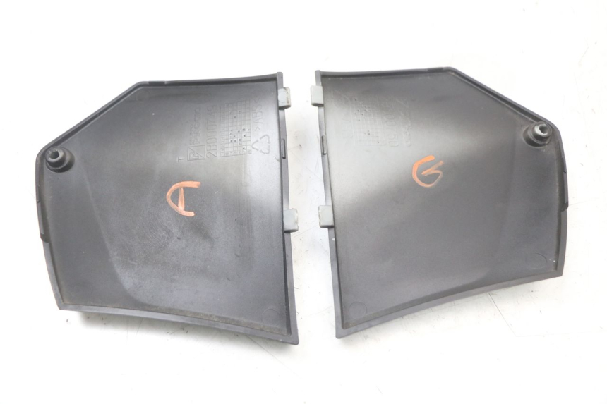 photo de OSŁONA BOCZNA RAMY PIAGGIO MP3 HPE 350 (2018 - 2020) - Zoom stanu zużycia