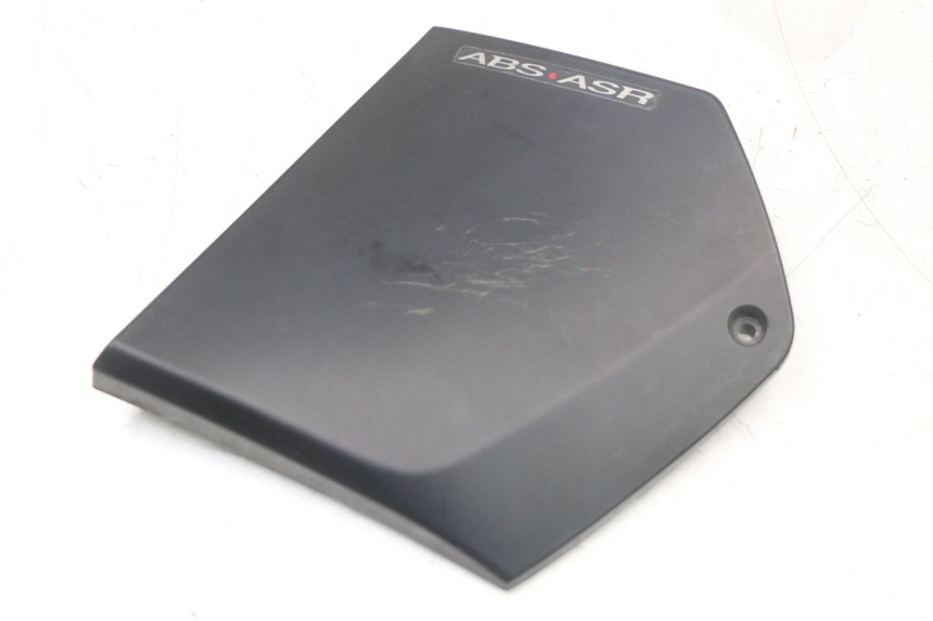 photo de OSŁONA BOCZNA RAMY PIAGGIO MP3 HPE 350 (2018 - 2020) - Inny kąt widzenia