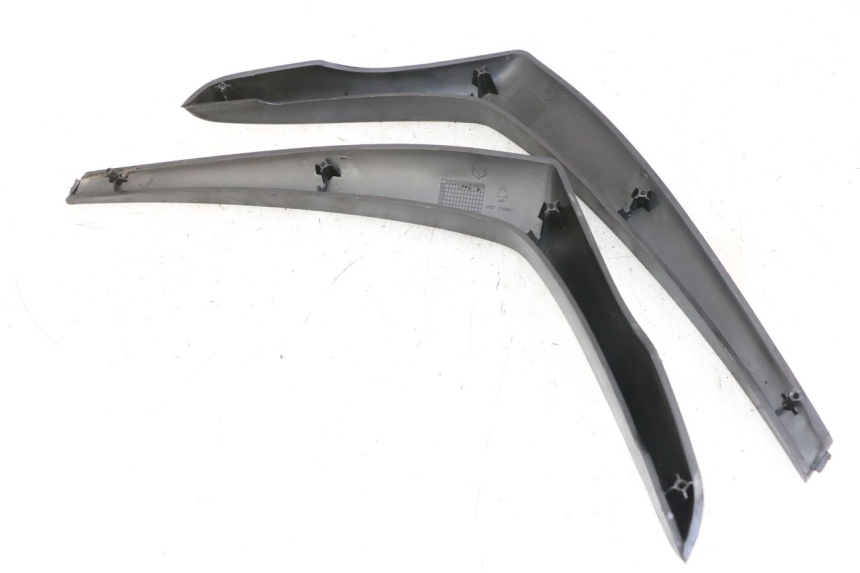 photo de OSŁONA BOCZNA RAMY PIAGGIO BEVERLY 125 (1998 - 2005) - Szczegół części