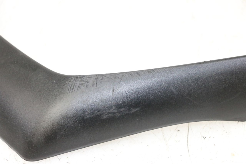 photo de OSŁONA BOCZNA RAMY PIAGGIO BEVERLY 125 (1998 - 2005) - Inny kąt widzenia