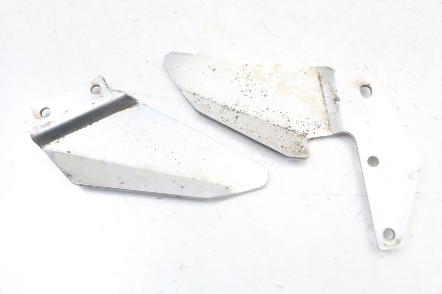 photo de OSŁONA BOCZNA RAMY SUZUKI GS F 500 (2004 - 2007) - Inny kąt widzenia