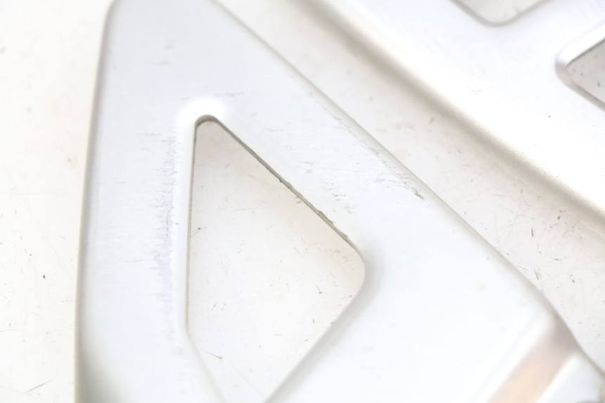 photo de OSŁONA BOCZNA RAMY SUZUKI SV N 650 (1999 - 2002) - Zbliżenie techniczne