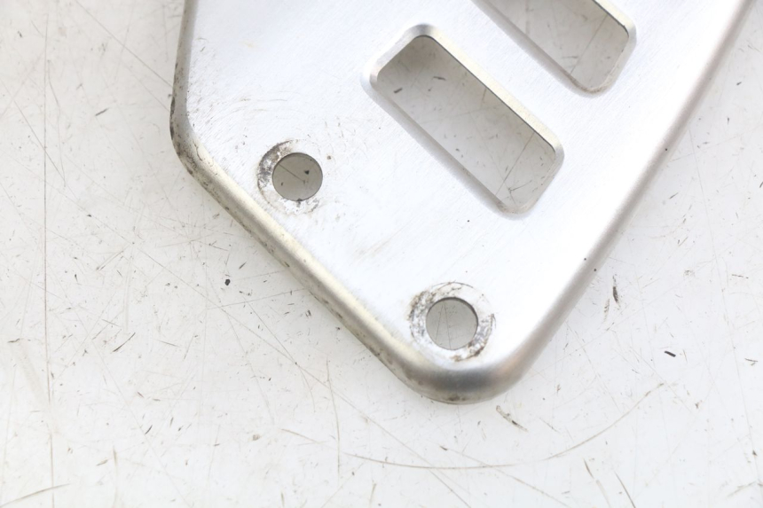 photo de OSŁONA BOCZNA RAMY SUZUKI SV N 650 (1999 - 2002) - Zoom stanu zużycia