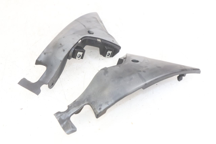 photo de OSŁONA BOCZNA RAMY DAELIM VJ ROADWIN FI 125 (2008 - 2017) - Zoom stanu zużycia