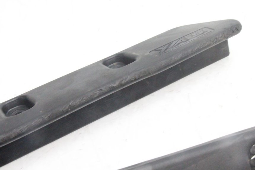 photo de OSŁONA BOCZNA RAMY YAMAHA WAVE RUNNER GP R 1200 (2000 - 2003) - Zbliżenie techniczne