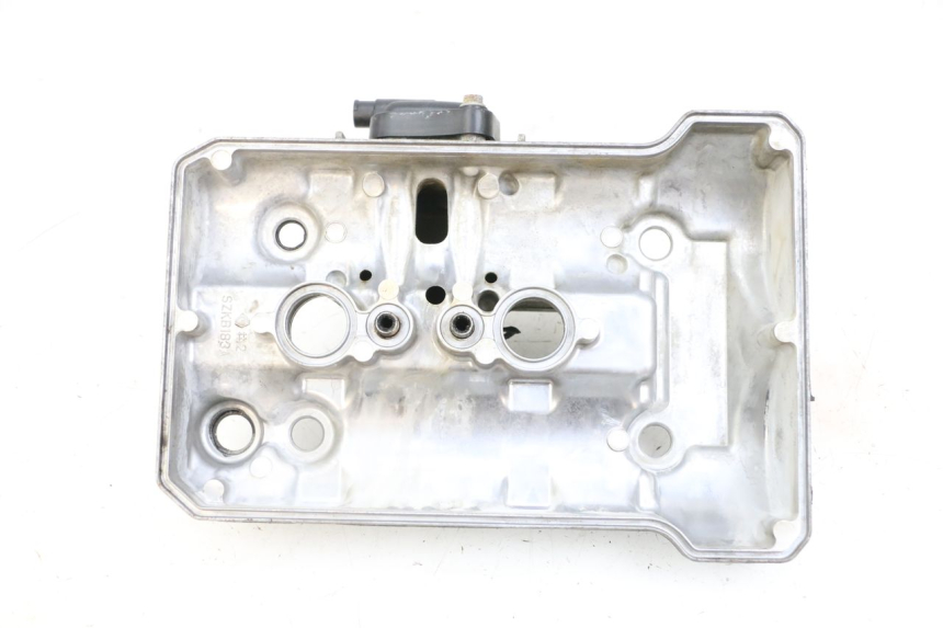 photo de OSŁONA DŹWIGNI ZAWORÓW SUZUKI BURGMAN EXECUTIVE ABS 650 (2006 - 2012) - Szczegół części