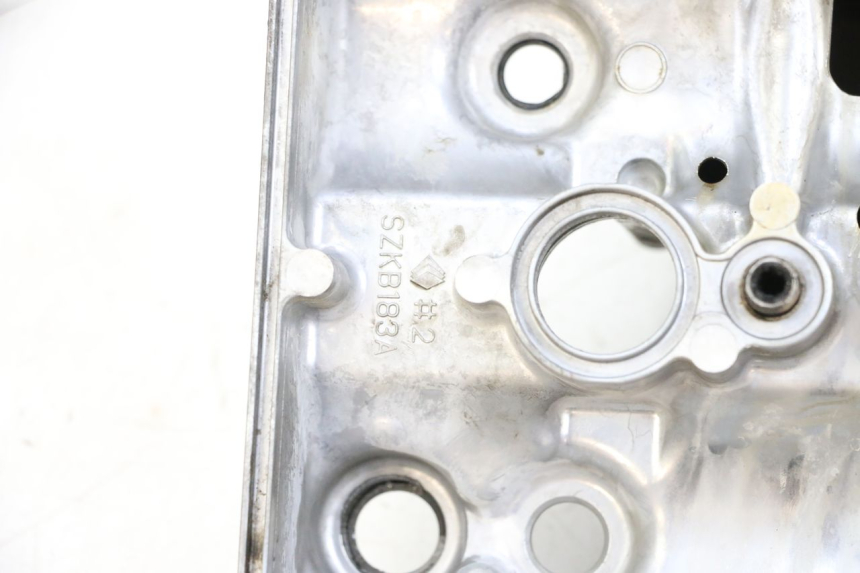 photo de OSŁONA DŹWIGNI ZAWORÓW SUZUKI BURGMAN EXECUTIVE ABS 650 (2006 - 2012) - Zoom stanu zużycia