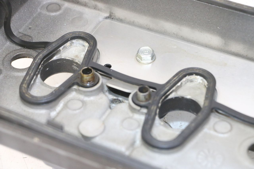 photo de OSŁONA DŹWIGNI ZAWORU HONDA CB R 1000 (2018 - 2023) - Stan powierzchni