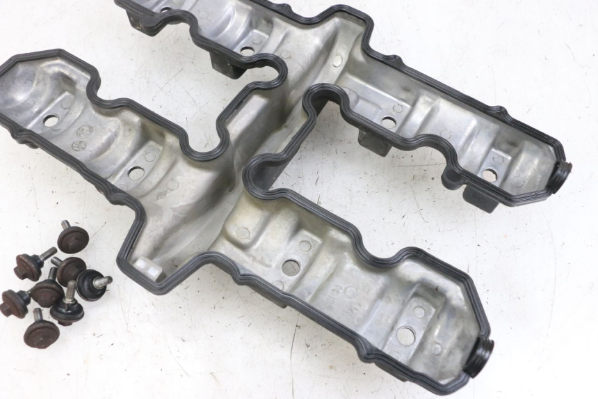 photo de OSŁONA DŹWIGNI ZAWORÓW YAMAHA FJ 3CX 1200 (1986 - 1996) - Inny kąt widzenia