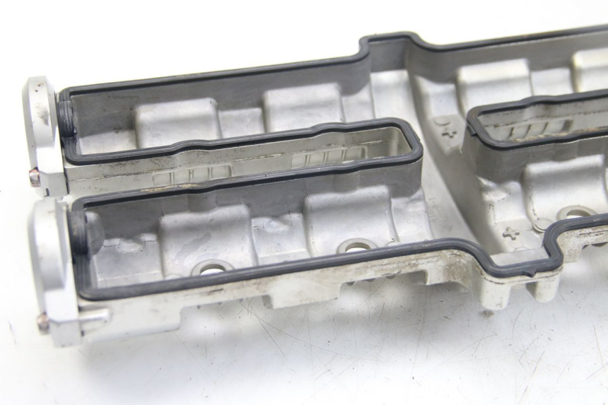 photo de OSŁONA DŹWIGNI ZAWORÓW YAMAHA FZS FAZER 600 (2001 - 2003) - Zbliżenie techniczne