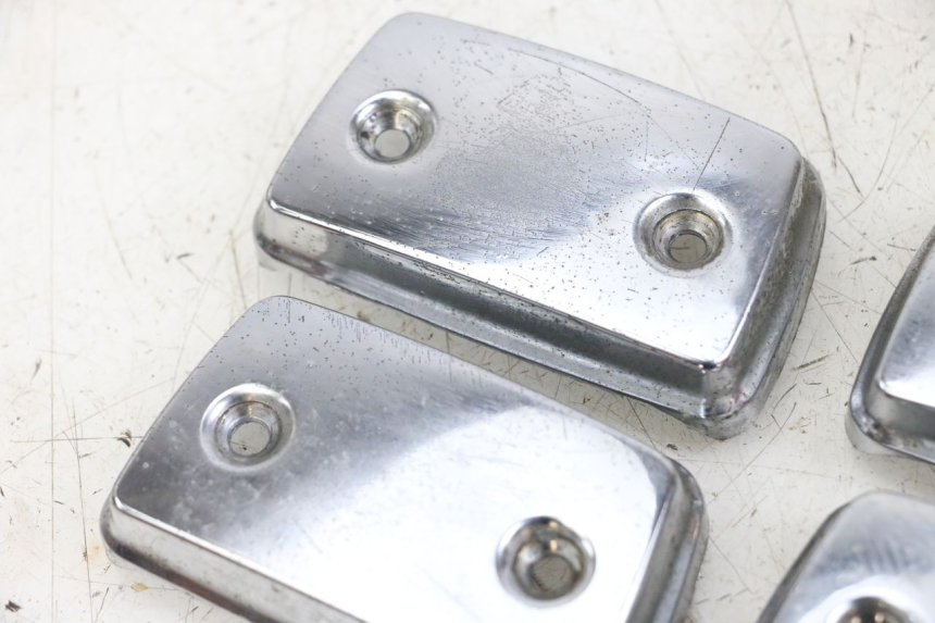 photo de OSŁONA DŹWIGNI ZAWORÓW SUZUKI GSX E 250 (1982 - 1983) - Inny kąt widzenia