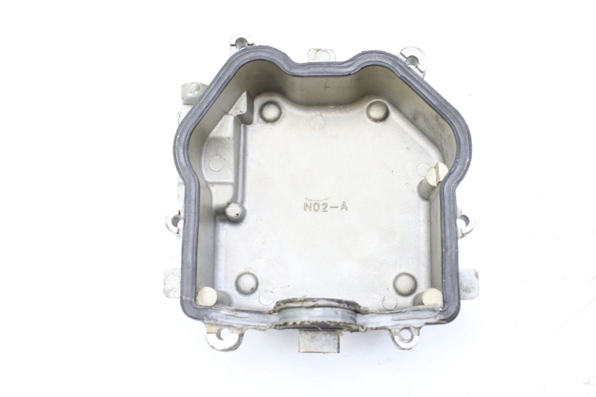 photo de OSŁONA DŹWIGNI ZAWORÓW SYM HUSKY 125 (1999 - 2005) - Zbliżenie techniczne