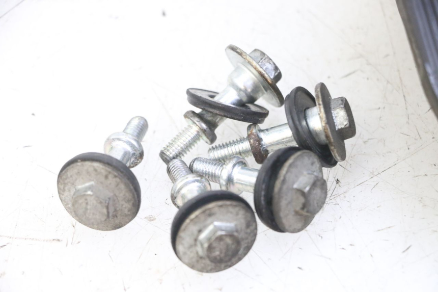 photo de OSŁONA DŹWIGNI ZAWORÓW PIAGGIO MP3 LT 300 (2010 - 2016) - Szczegół części