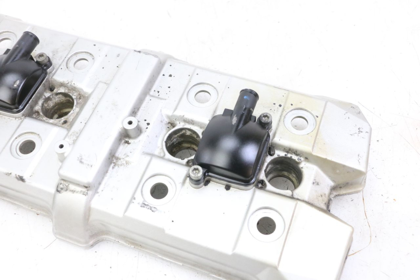 photo de OSŁONA DŹWIGNI ZAWORÓW SUZUKI GSX F GSXF 650 (2007 - 2015) - Zbliżenie techniczne