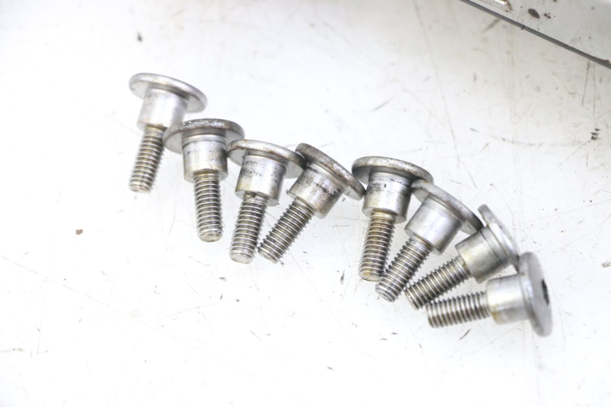 photo de OSŁONA DŹWIGNI ZAWORÓW YAMAHA FZS FAZER 600 (2001 - 2003) - Szczegóły charakterystyczne