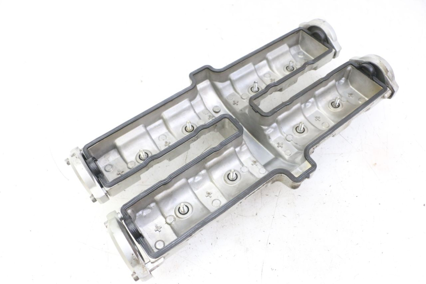 photo de OSŁONA DŹWIGNI ZAWORÓW YAMAHA FZS FAZER 600 (2001 - 2003) - Zbliżenie techniczne