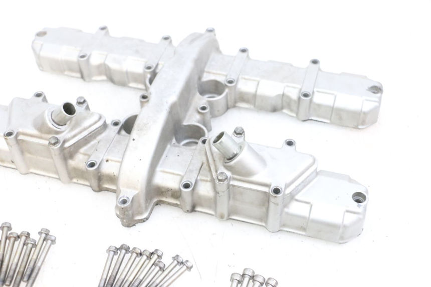 photo de OSŁONA DŹWIGNI ZAWORÓW KAWASAKI ZR 7 750 (1999 - 2004) - Zbliżenie techniczne