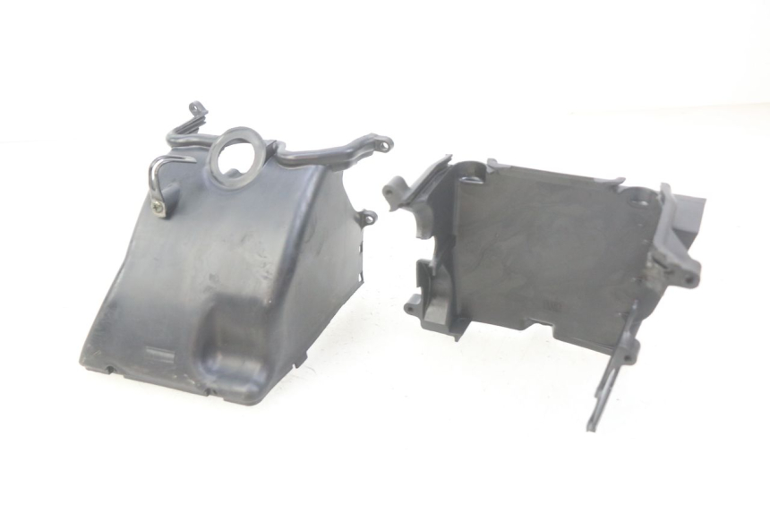 photo de OSŁONA CYLINDRA PEUGEOT TWEET 125 (2010 - 2017) - Widok ogólny