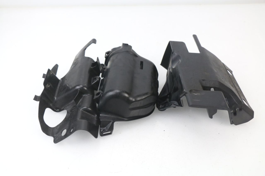 photo de OSŁONA CYLINDRA HONDA VFR F 1200 (2010 - 2015) - Inny kąt widzenia
