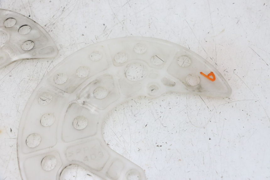 photo de OSŁONA TARCZY HAMULCOWEJ YAMAHA YFM R RAPTOR 250 (2008 - 2014) - Zbliżenie techniczne