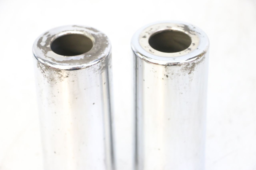 photo de OSŁONA WIDEŁEK PIAGGIO LIBERTY 125 (1998 - 2008) - Zbliżenie techniczne