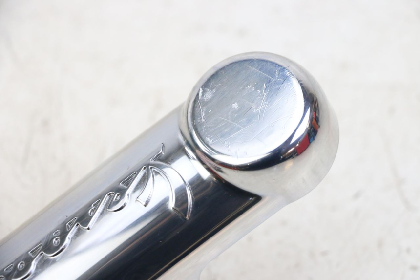 photo de OSŁONA WIDEŁEK PIAGGIO VESPA PRIMAVERA 4T 50 (2021 - 2024) - Zoom stanu zużycia