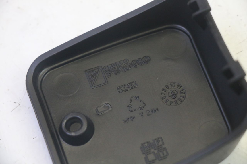 photo de OSŁONA POMPY HAMULCOWEJ PIAGGIO MP3 LT 400 (2007 - 2012) - Inny kąt widzenia