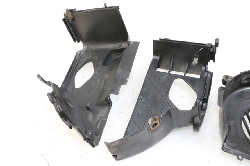 photo de OSŁONA SILNIKA PEUGEOT KISBEE 4T 50 (2010 - 2017) - Inny kąt widzenia