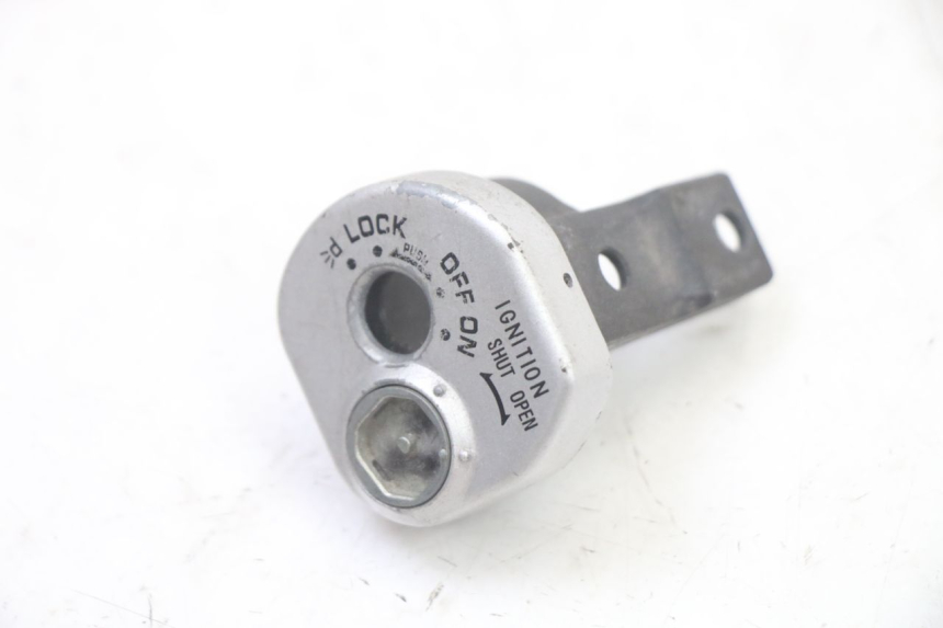 photo de OBUDOWA STACYJKI SUZUKI UH BURGMAN 125 (2002 - 2006) - Szczegół części