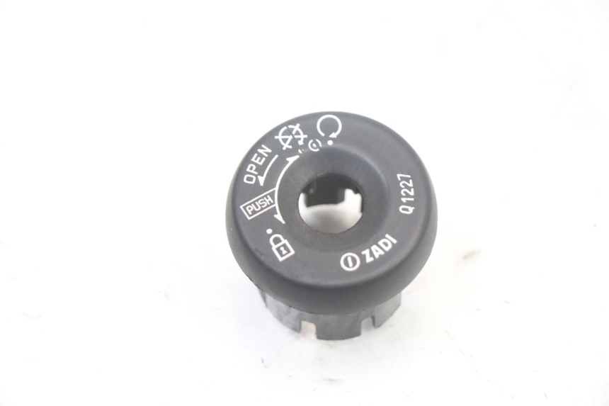 photo de OBUDOWA STACYJKI YAMAHA YP MAJESTY 125 (2007 - 2010) - Widok główny