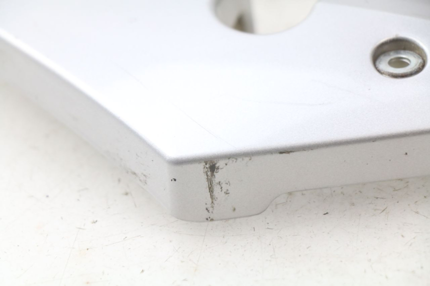 photo de OSŁONA POD SIEDZENIEM HYOSUNG AQUILA GV 125 (2009 - 2016) - Zbliżenie techniczne