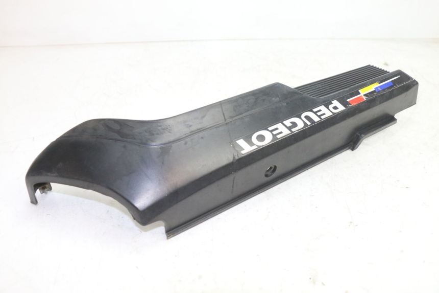photo de PRAWA OSŁONA POD SIEDZENIEM PEUGEOT 103 SPX CLIP 50 (1989 - 1992) - Zbliżenie techniczne