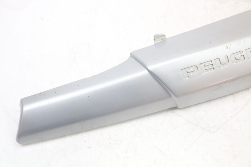 photo de OSŁONA POD SIODŁEM PRAWA PEUGEOT 103 VOGUE VS2 50 (2004 - 2017) - Szczegół części