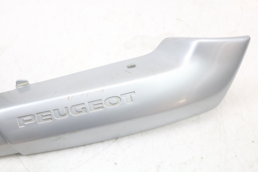 photo de OSŁONA POD SIODŁEM PRAWA PEUGEOT 103 VOGUE VS2 50 (2004 - 2017) - Zoom stanu zużycia