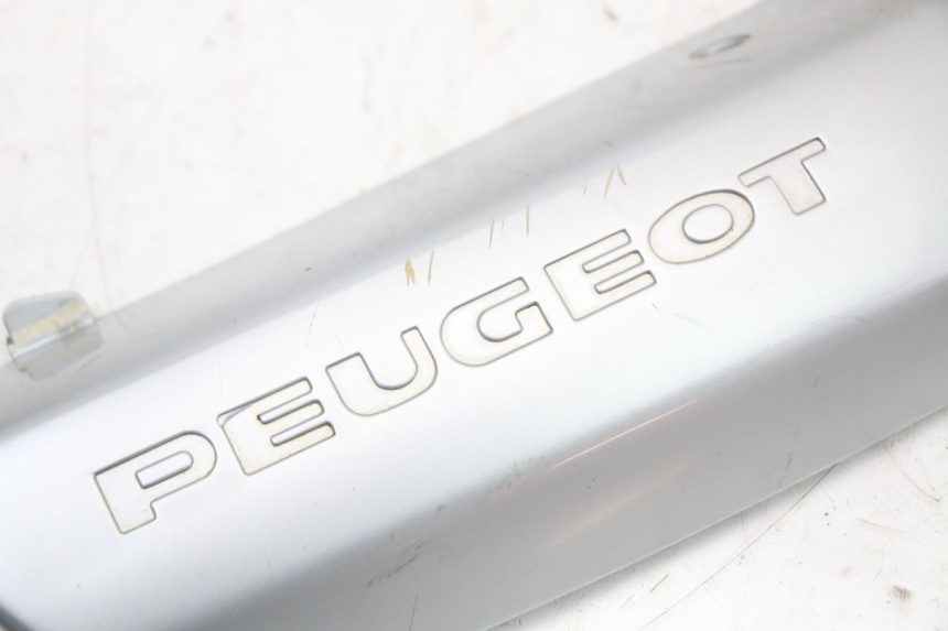 photo de OSŁONA POD SIODŁEM PRAWA PEUGEOT 103 VOGUE VS2 50 (2004 - 2017) - Inny kąt widzenia