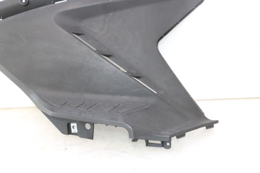 photo de OSŁONA POD SIODŁEM PRAWA KYMCO AGILITY CITY 16P 125 (2015 - 2024) - Inny kąt widzenia