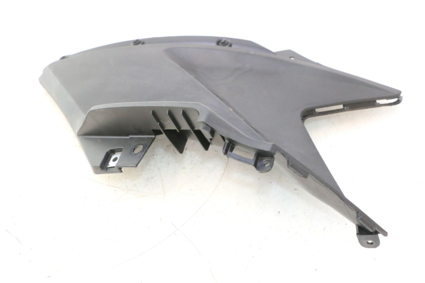 photo de OSŁONA POD SIODŁEM PRAWA KYMCO AGILITY CITY 16P 125 (2015 - 2024) - Oznaczenia i referencje