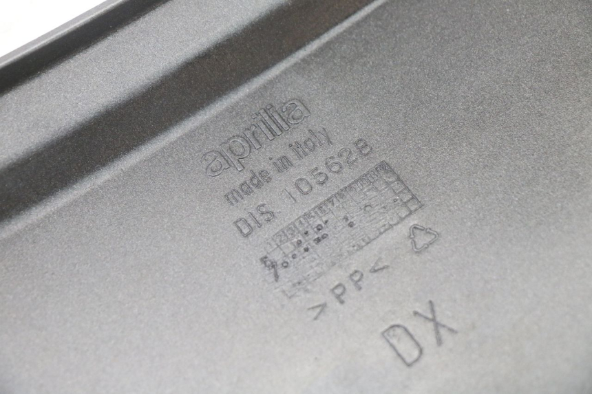 photo de OSŁONA POD SIODŁEM PRAWA APRILIA ATLANTIC 125 (2003 - 2009) - Zbliżenie techniczne