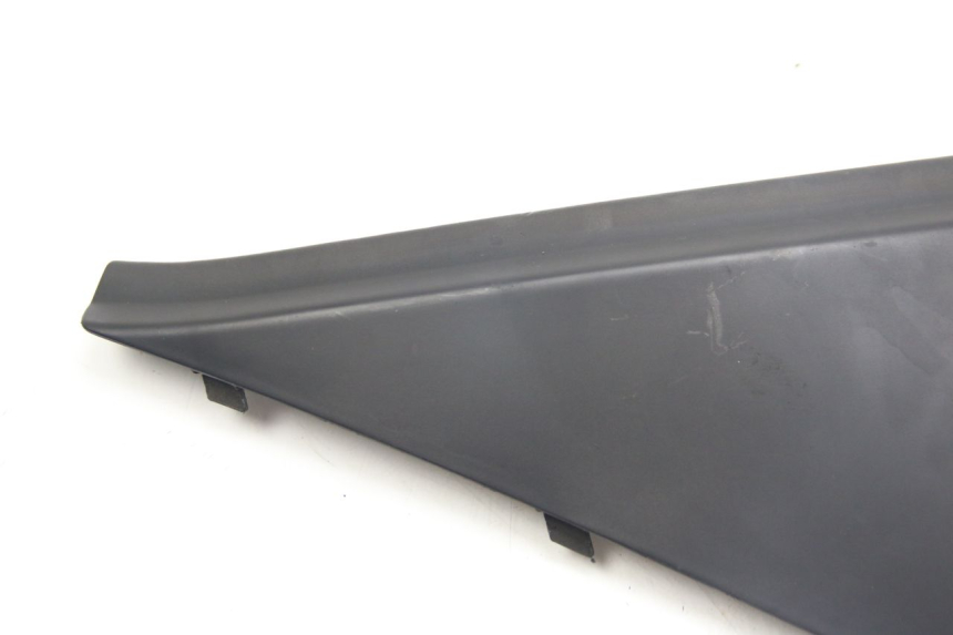 photo de OSŁONA POD SIODŁEM PRAWA APRILIA ATLANTIC 500 (2002 - 2003) - Zoom stanu zużycia