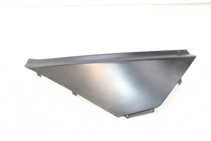 photo de PRAWA OSŁONA POD SIEDZENIEM APRILIA ATLANTIC S 125 (2010 - 2013) - Widok główny
