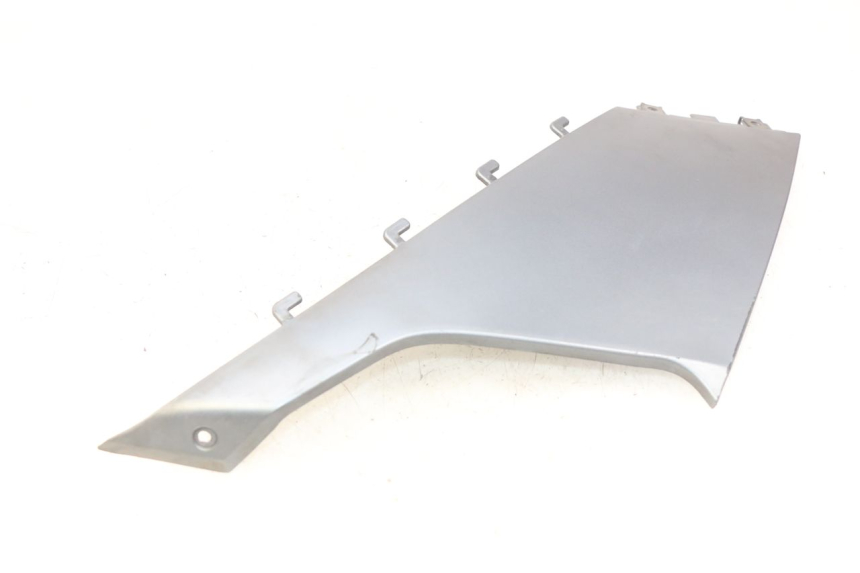 photo de OSŁONA POD SIODŁEM PRAWA BMW C1 125 (2000 - 2003) - Zbliżenie techniczne