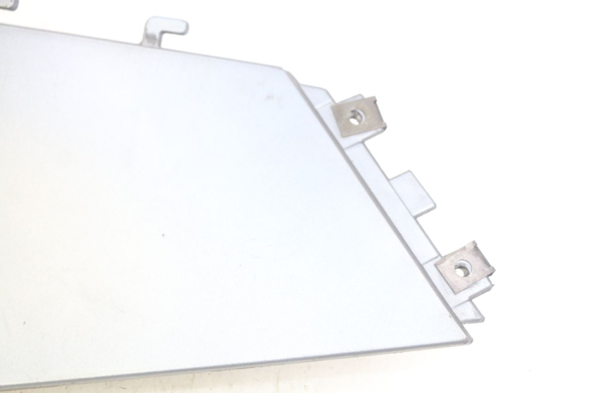 photo de OSŁONA POD SIODŁEM PRAWA BMW C1 125 (2000 - 2003) - Punkty mocowania