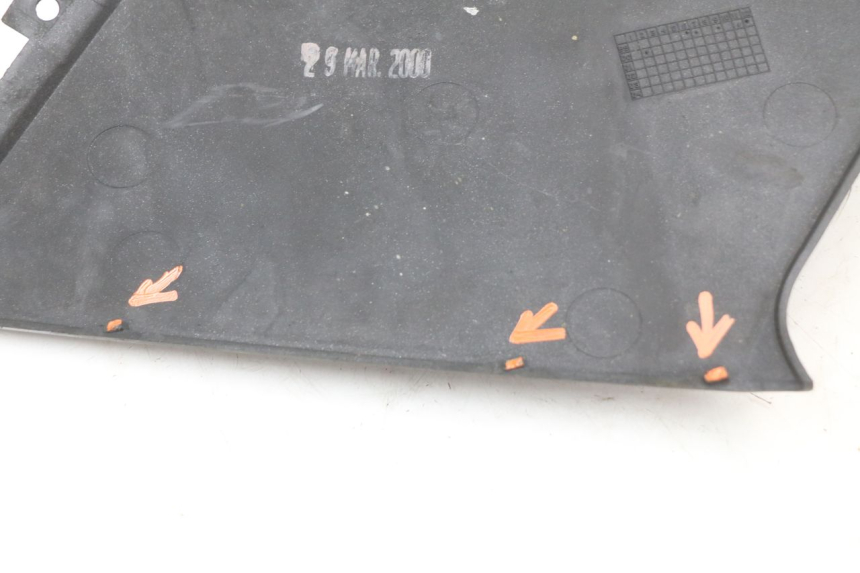 photo de OSŁONA POD SIODŁEM PRAWA BMW C1 125 (2000 - 2003) - Zbliżenie techniczne