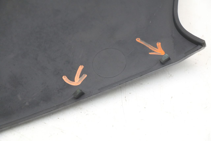 photo de OSŁONA POD SIODŁEM PRAWA BMW C1 125 (2000 - 2003) - Zbliżenie techniczne