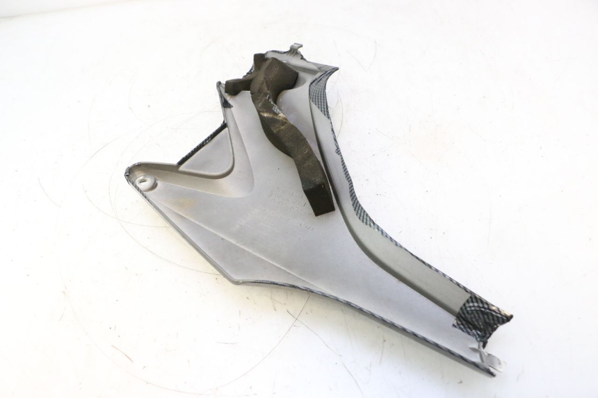 photo de PRAWA OSŁONA POD SIEDZENIEM HONDA CB F HORNET 600 (2005 - 2006) - Zbliżenie techniczne