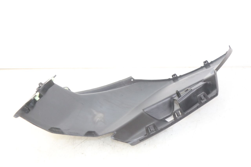 photo de OSŁONA POD SIODŁEM PRAWA PEUGEOT CITYSTAR AIR 125 (2014 - 2017) - Zoom stanu zużycia