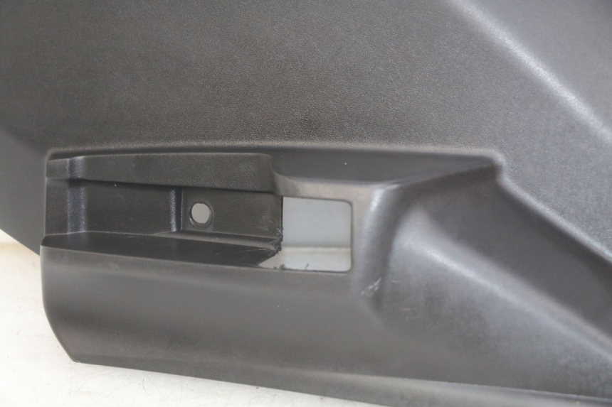 photo de OSŁONA POD SIODŁEM PRAWA PEUGEOT CITYSTAR AIR 125 (2014 - 2017) - Oznaczenia i referencje