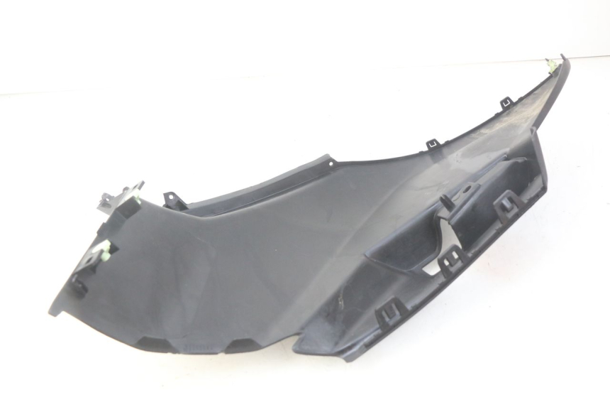 photo de OSŁONA POD SIEDZENIEM PRAWA PEUGEOT CITYSTAR 125 (2011 - 2017) - Zoom stanu zużycia